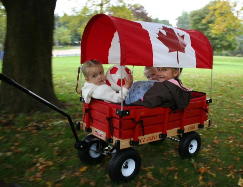Millside Classic Canada Kids wood Wagon with pads