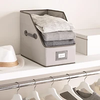 Poubelle à pulls en tissu MAINSTAYS, couleur tissu gris, pliable lorsqu'elle n'est pas utilisée, tissu de haute qualité, porte-étiquette pour un accès facile au rangement des accessoires, poignée en P
