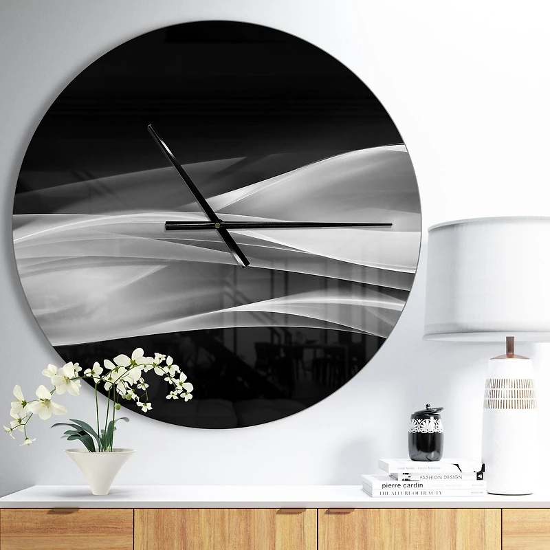 Designart Motif argenté scintillant horloge murale