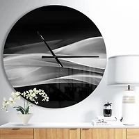 Designart Motif argenté scintillant horloge murale