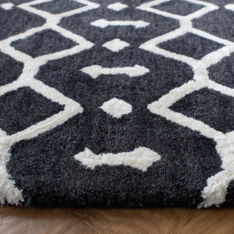 Safavieh Himalaya Darin Geometric Area Rug