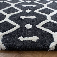 Safavieh Himalaya Darin Geometric Area Rug