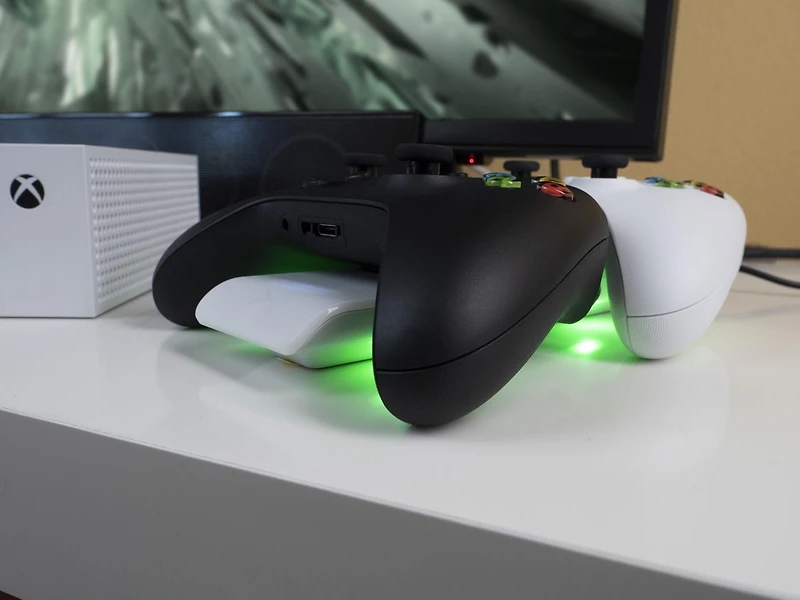 PDP METAVOLT Dual Charger: Flash White - Xbox Series X|S, & Xbox One PDP METAVOLT Charger White