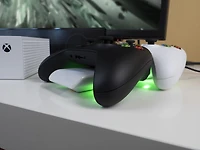 PDP METAVOLT Dual Charger: Flash White - Xbox Series X|S, & Xbox One PDP METAVOLT Charger White