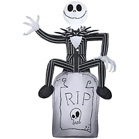 Jack Skellington gonflable d'Halloween sur la pierre tombale