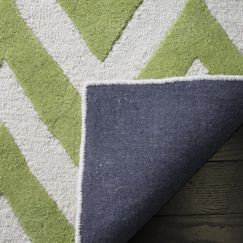 Safavieh Cambridge Kaitlyn Zig Zag Stripes Area Rug