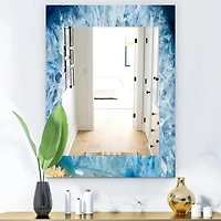 Designart 'Geode Interior With Light Blue Crystals' Mid-Century Mirror - Miroir de courtoisie - 24x36