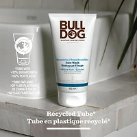 Nettoyant pour le visage en formule pour peau sensible de marque Bulldog