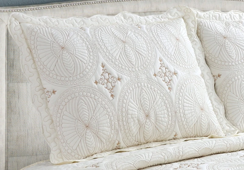 Couvre-lit Marina Decoration brodée, ensemble de literie ultra doux et uni, avec taie d'oreiller matelassée, motif géométrique crème