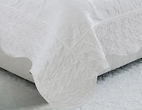 Marina Decoration Embroidered Stitching Coverlet Bedspread Ultra Soft Solid Bedding Summer Quilt Set with Quilted Sham