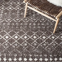 Safavieh Berber Fringe Lesleigh Aztec Shag Area Rug