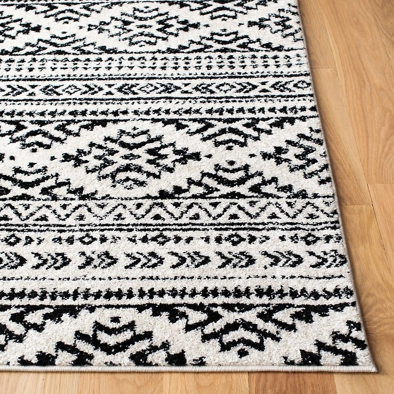 SAFAVIEH Tulum Lakisha Distressed Southwestern Area Rug