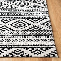 SAFAVIEH Tulum Lakisha Distressed Southwestern Area Rug