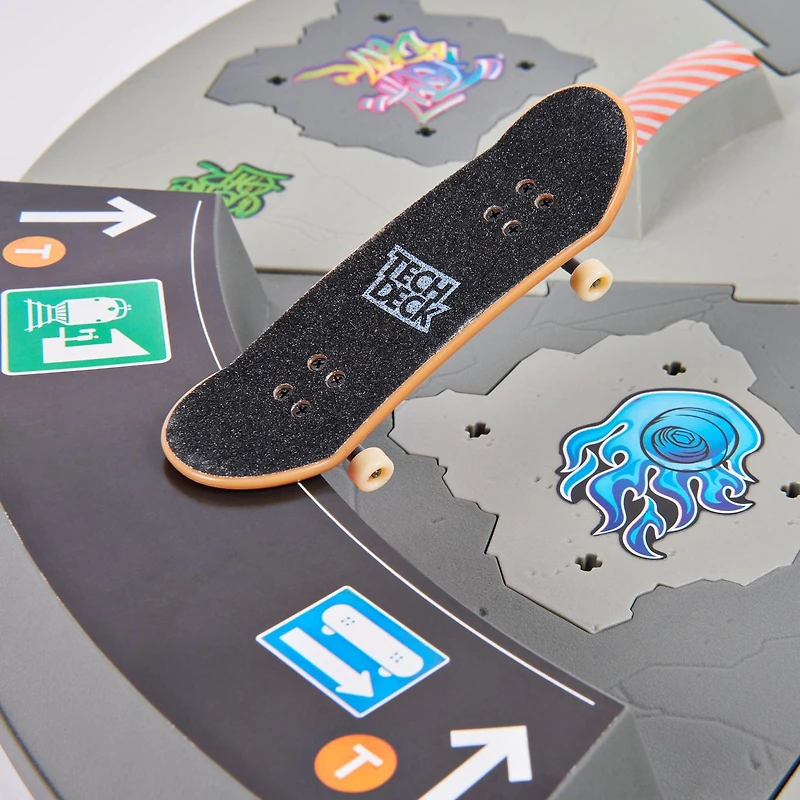 Tech Deck, Shredline 360, Skatepark motorisé, X-Connect Creator, Coffret rampe à construire et à personnaliser avec fingerboard exclusif, jouet pour garçons et filles à partir de 6 ans.
