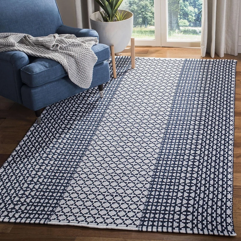 Safavieh Montauk Cara Geometric Area Rug