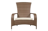 Confortable fauteuil haut Muskoka de Patioflare en osier - osier brun caramel et coussins beiges