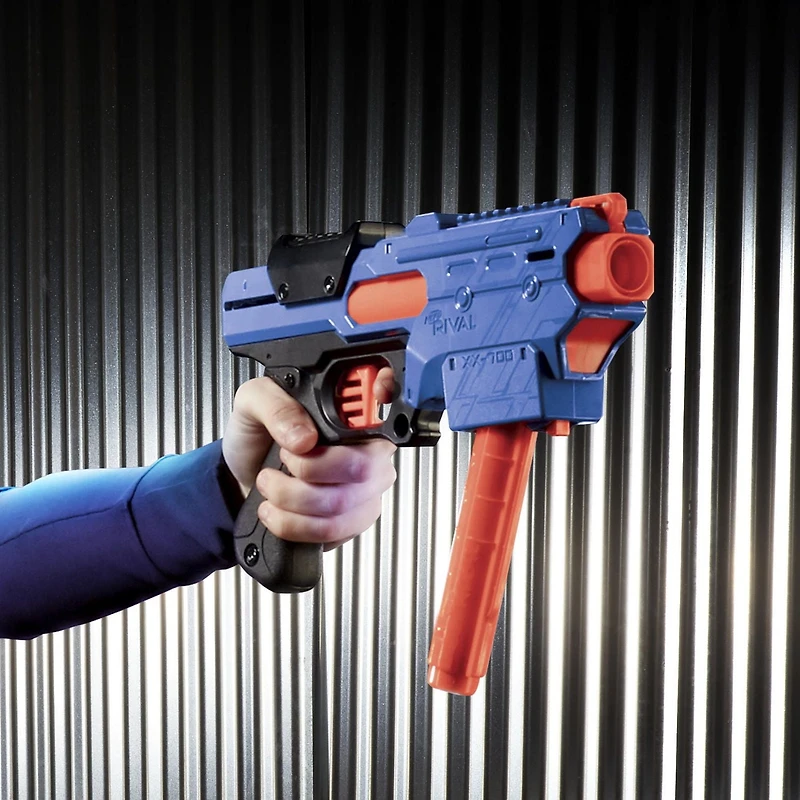 Blaster Nerf Rival Finisher XX-700, chargeur à remplissage rapide, mécanisme à ressort, 7 billes en mousse Nerf Rival officielles, équipe bleue