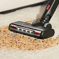 Aspirateur balai eufy Clean S11 Lite sans fil, poids de 3,5 lb (1,6 kg), avec une puissance d'aspiration de 75 AW, lumières LED et tête hyper-flexible pour une navigation facile.