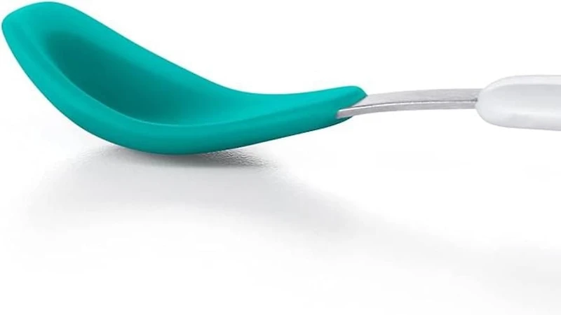 OXO Tot - Cuillère de Voyage avec Étui - Bord en Silicone Souple sur la Cuillère - Ustensiles pour Nourrir Bébé/Tout-Petit - Turquoise