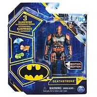 Batman, Figurine articulée Deathstroke de 10,2 cm avec 3 accessoires mystère, pour les enfants à partir de 3 ans