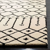 Safavieh Himalaya Darin Geometric Area Rug