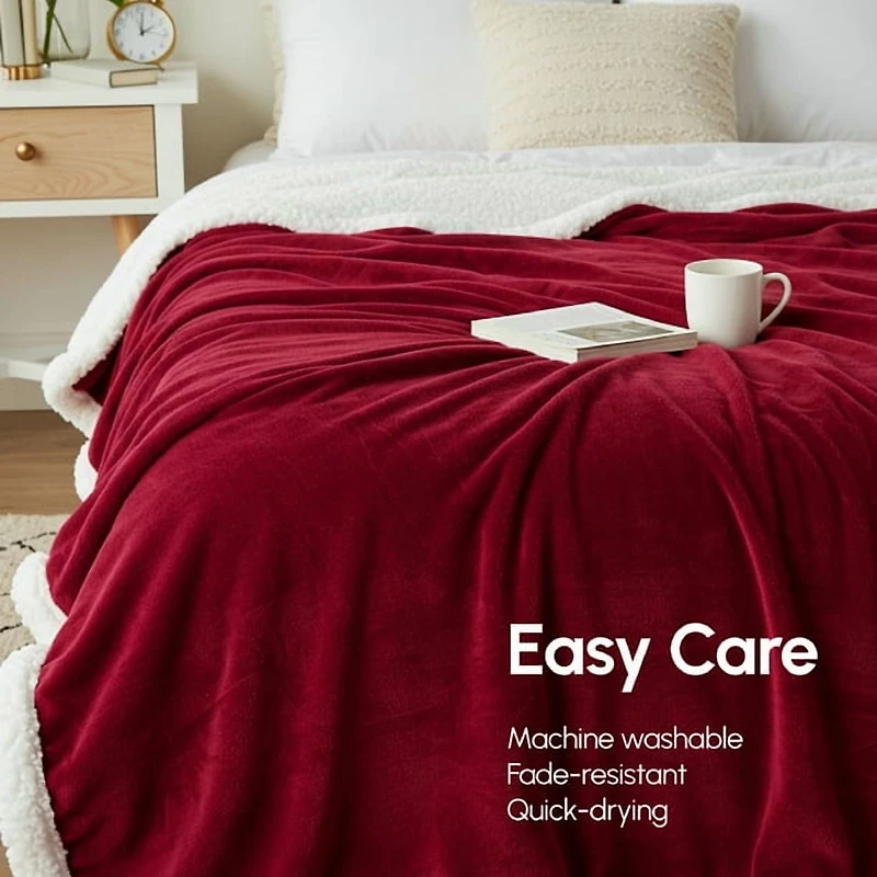 Beddora Couverture de Luxe en Flanelle Sherpa – 50” x 60” – Ultra-Douce & Chaude – 450 GSM Polaire Réversible – Couverture d'Hiver Confortable pour Canapé Ou Lit – Rouge