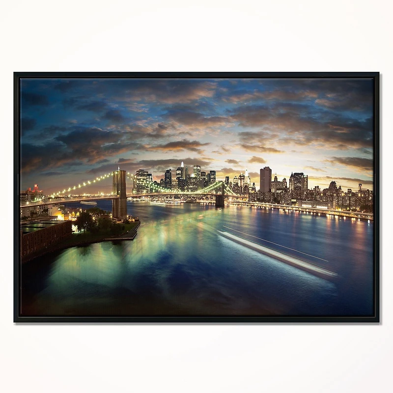 Design Art New York Sous Un Ciel Nuageux Sur Toile Encadrée