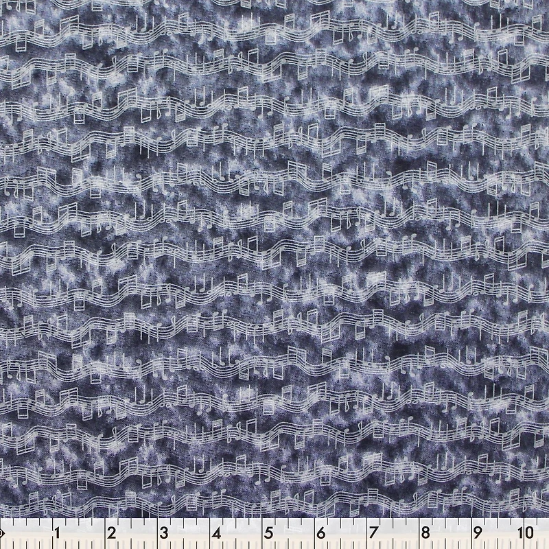 Tissu pré-coupé Fat Quarter de Fabric Creations bleu marin avec des lignes blanches de musique - 18" x 21" / 45cm x 53cm