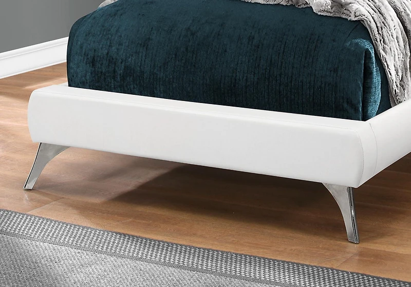 Monarch Specialties Lit, Taille Jumelle, Plate-forme, Adolescent, Cadre, Rembourré, Pu D'aspect Cuir, Pieds En Métal, Blanc, Chrome, Contemporain, Moderne