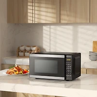Hamilton Beach 0.9 Cu ft Countertop Microwave Oven, 900 Watts, Stainless Steel