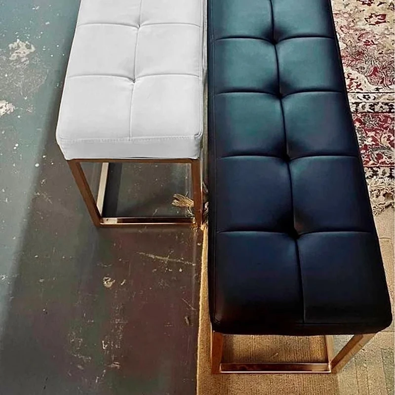 Banc en velours beige de la collection Heavenly, banc en velours avec acier inoxydable doré, banc en acier inoxydable, banc poli, banc en velours, banc doré, banc d'entrée