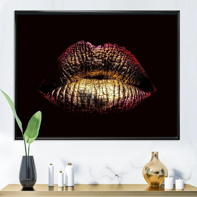 Designart Lèvres féminines métallisées dorées sexy IV ART MURAL À CADRE FLOTTÉ