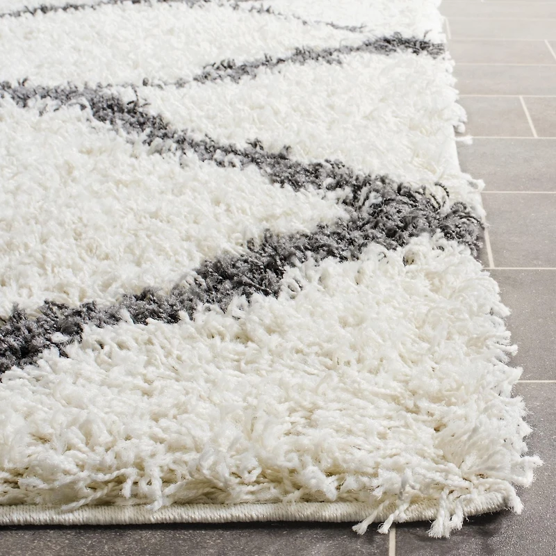 Safavieh Dallas Logan Geometric Shag Area Rug