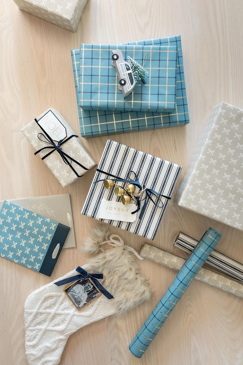 Kit d’emballage cadeau Fraiche Premium,3 rouleaux d’emballage cadeau, 4 sacs cadeaux, 16 étiquettes cadeaux, 15 arcs cadeaux, 2 bobines.