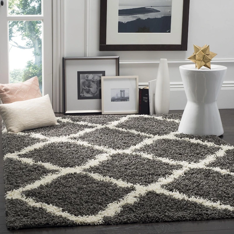 Safavieh Dallas Logan Geometric Shag Area Rug