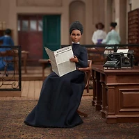 Poupée Ida B. Wells Femmes Inspirantes Barbie avec journal