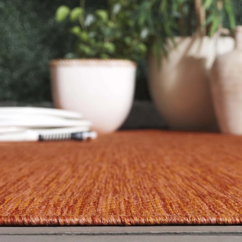 SAFAVIEH Beach House Lauressa Solid Indoor/Outdoor Area Rug