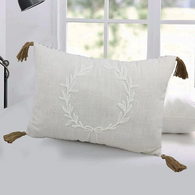 FRAÎCHE Holiday Wreath Cushion, 20x13-in