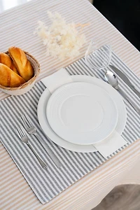 Améliorez votre expérience culinaire avec les sets de table Fabstyles Bistro Stripe - Lot de 4