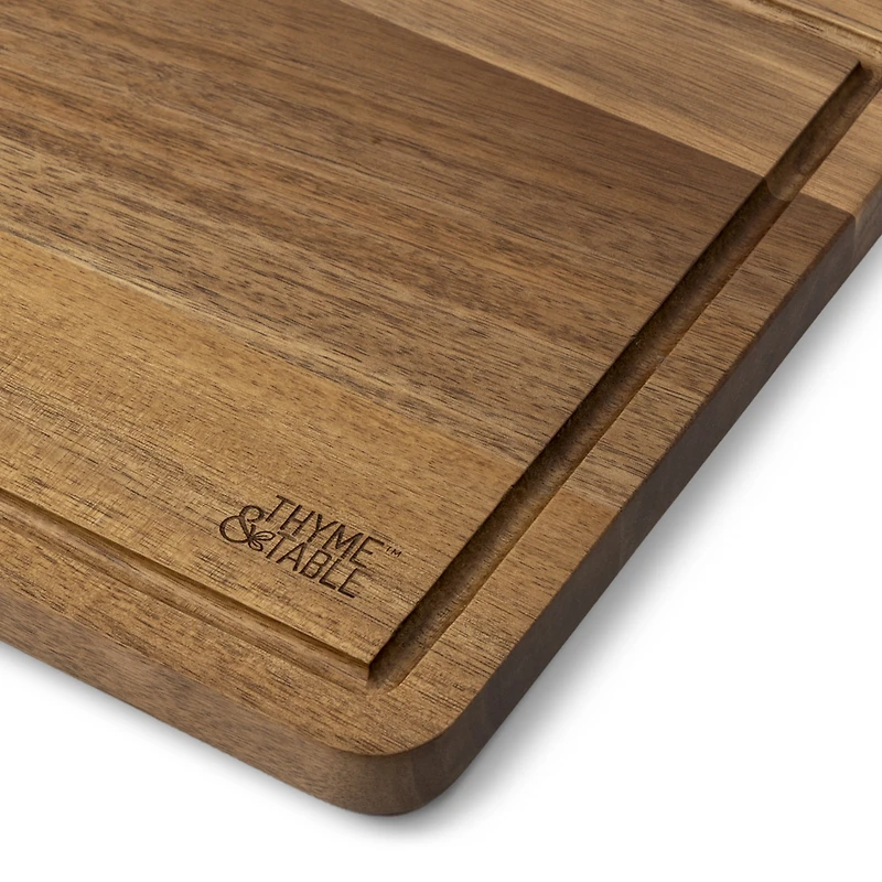 Planche à découper Thyme & Table Medium 10" x 14" en bois d'acacia avec poignées antidérapantes triangulaires
