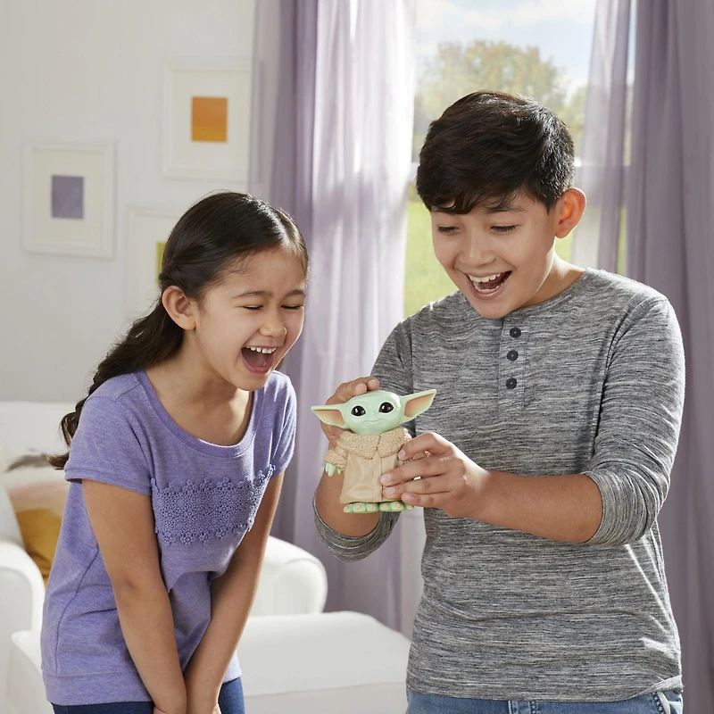 Bop It! Star Wars: The Mandalorian The Child Edition and The Child Sounds, Electronic Game for Kids 8 and Up