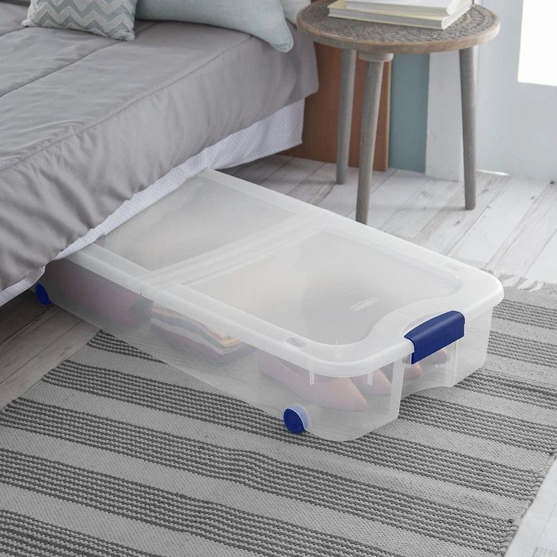 Boîte de rangement Sous-le-lit sur roulettes UltraMC de Sterilite de 62 L en bleu 62L