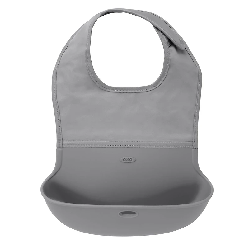 OXO Tot - Bavoir enroulable - Bavoir bébé et tout-petit en silicone souple, imperméable et léger - Le tissu se roule dans la poche pour les voyages et le stockage - Gris