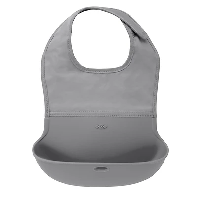 OXO Tot - Bavoir enroulable - Bavoir bébé et tout-petit en silicone souple, imperméable et léger - Le tissu se roule dans la poche pour les voyages et le stockage - Gris