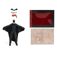 DC Comics, Figurine articulée Wingsuit Batman de 10 cm avec 3 accessoires et une carte mystère, Jouets pour enfants à collectionner du film Batman pour garçons et filles à partir de 3 ans