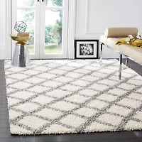 Safavieh Dallas Jerrie Geometric Shag Area Rug