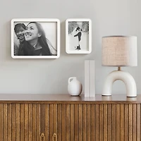 Cadre à photos décoratif blanc avec coins arrondis Boba de 20,3 cm x 25,4 cm pour table