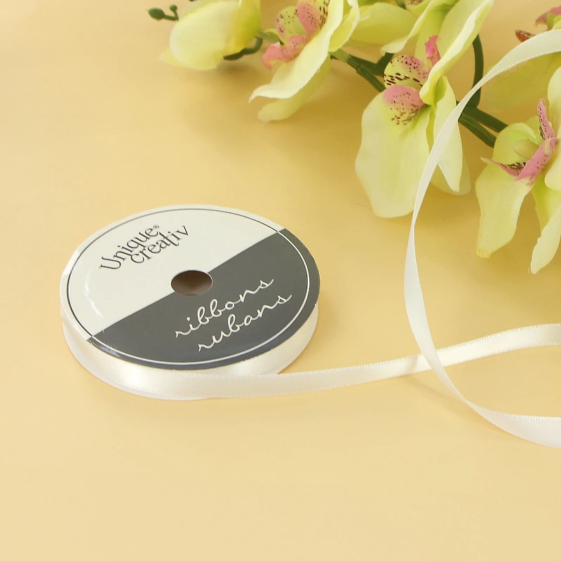 UNIQUE CREATIV, ruban, satin simple face, blanc, 100 % polyester, 9 mm x 5,5 m (⅜ po x 6 v)
