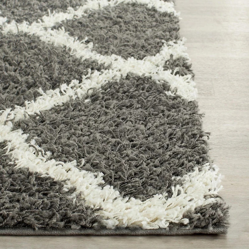 Safavieh Dallas Logan Geometric Shag Area Rug