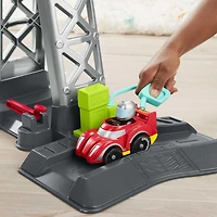 Fisher-Price Little People Hot Wheels Racing Loops Tower Toddler Vehicle Playset with Sounds & 2 Toy Cars
